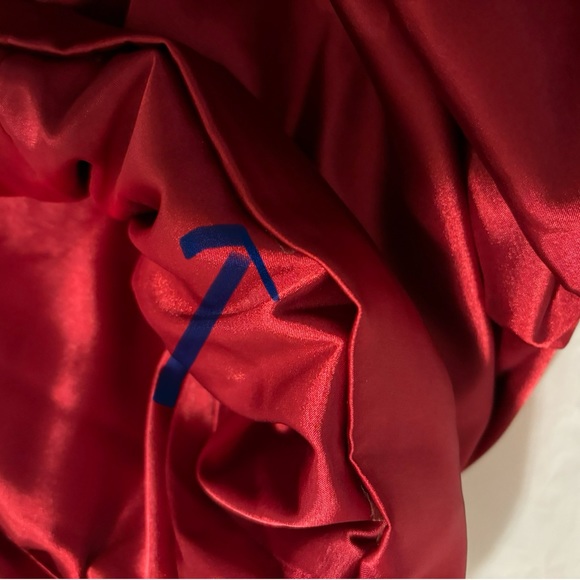 Red cocktail satin dress - Picture 4 of 4